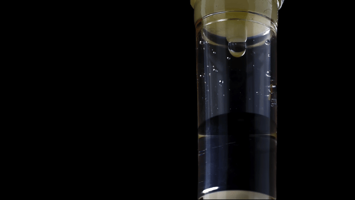 Animated gif of a drip chamber with falling drops